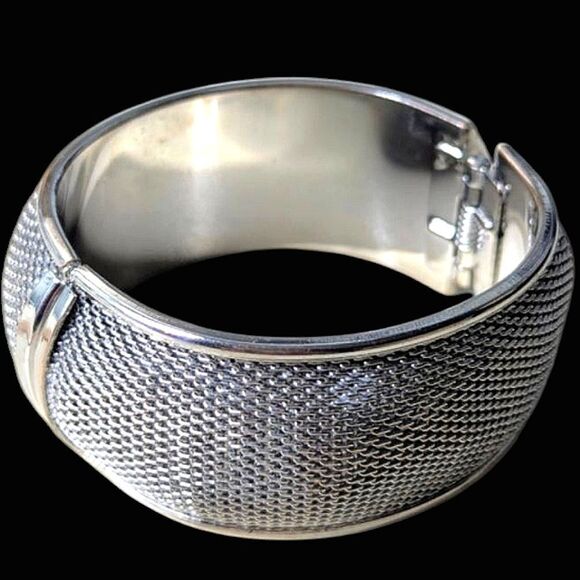 Silver Tone Mesh Hinged Bangle Bracelet 2.5" Diameter - Picture 1 of 8
